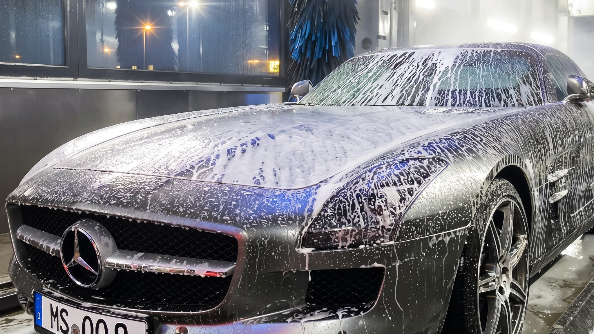 Mercedes SLS AMG komplett im Aktivschaum